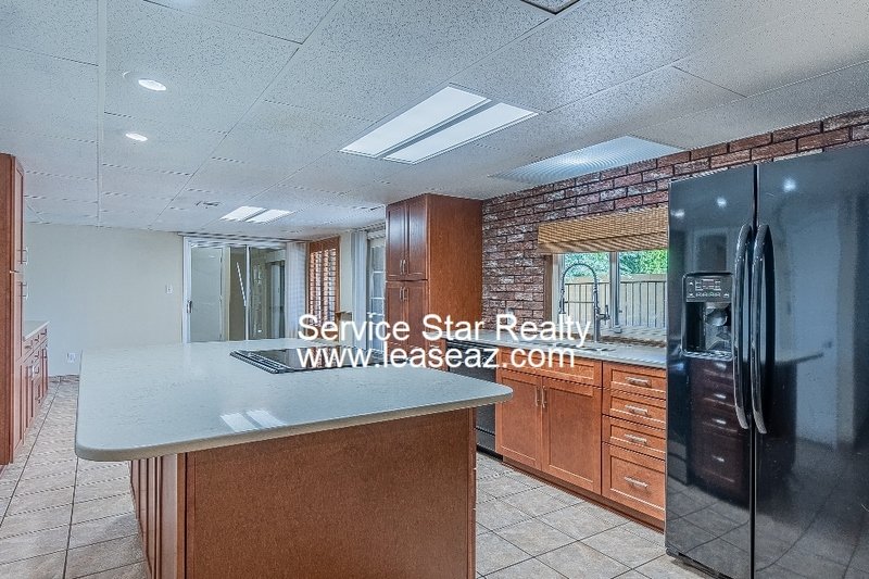 5 bedroom/ 3 bath with a POOL! 2 WEEKS FREE IF MOVED IN BY 11/30!! property image