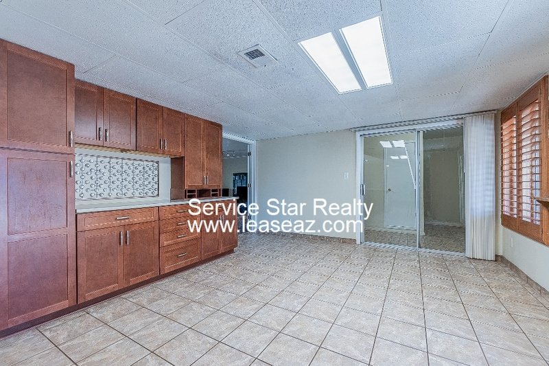 5 bedroom/ 3 bath with a POOL! 2 WEEKS FREE IF MOVED IN BY 11/30!! property image