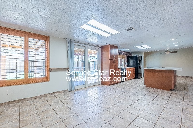 5 bedroom/ 3 bath with a POOL! 2 WEEKS FREE IF MOVED IN BY 11/30!! property image