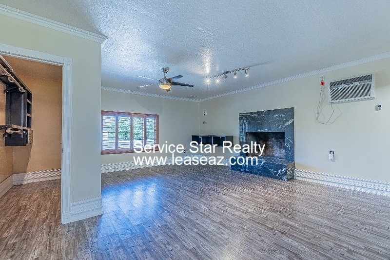 5 bedroom/ 3 bath with a POOL! 2 WEEKS FREE IF MOVED IN BY 11/30!! property image