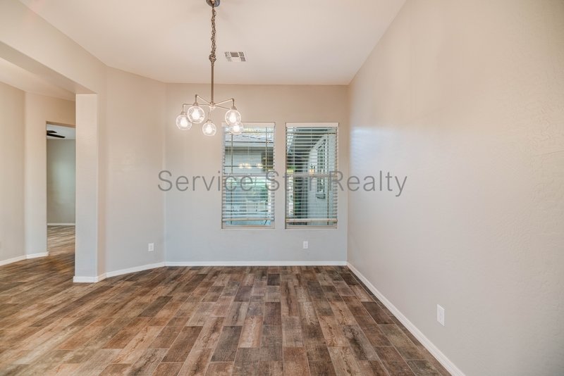 BEAUTIFUL 4 Bed + Den + Bonus Room property image