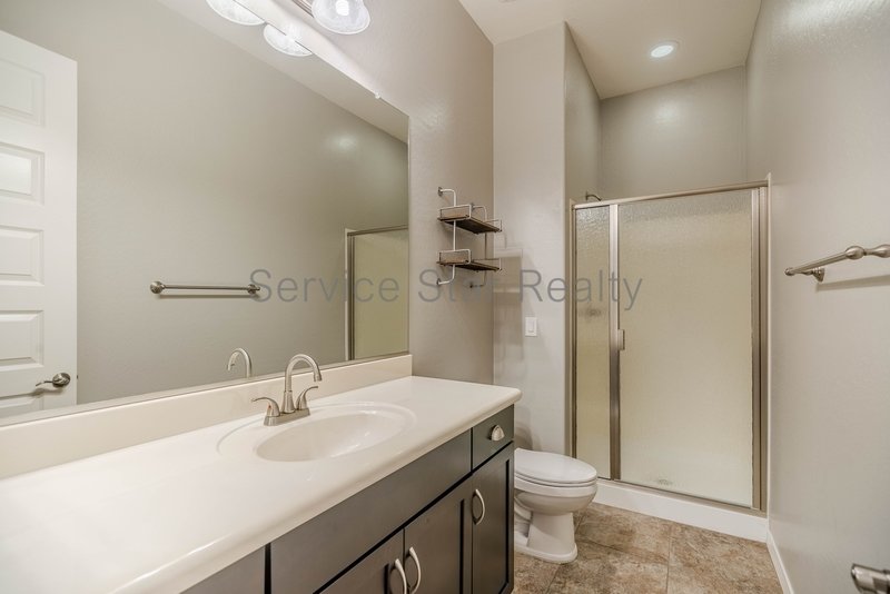 BEAUTIFUL 4 Bed + Den + Bonus Room property image