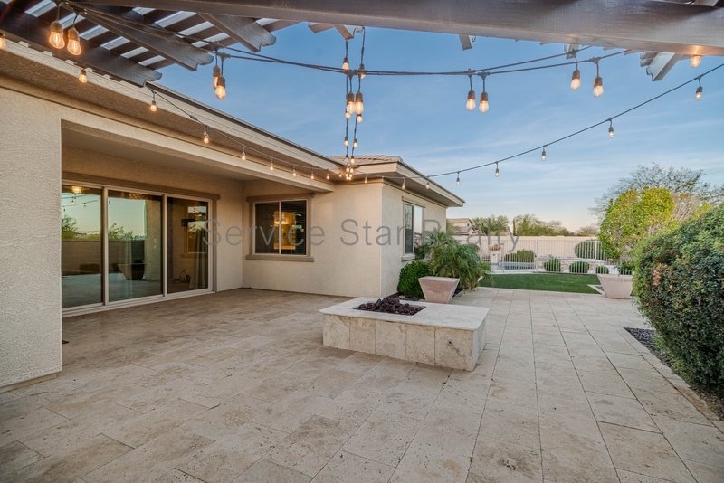 BEAUTIFUL 4 Bed + Den + Bonus Room property image