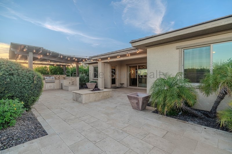 BEAUTIFUL 4 Bed + Den + Bonus Room property image