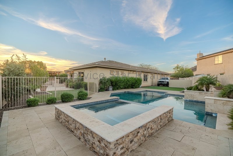 BEAUTIFUL 4 Bed + Den + Bonus Room property image