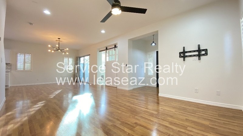 Remodeled 3 Bedroom + Den /  2 WEEKS FREE Rent! property image