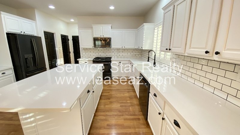 Remodeled 3 Bedroom + Den /  2 WEEKS FREE Rent! property image