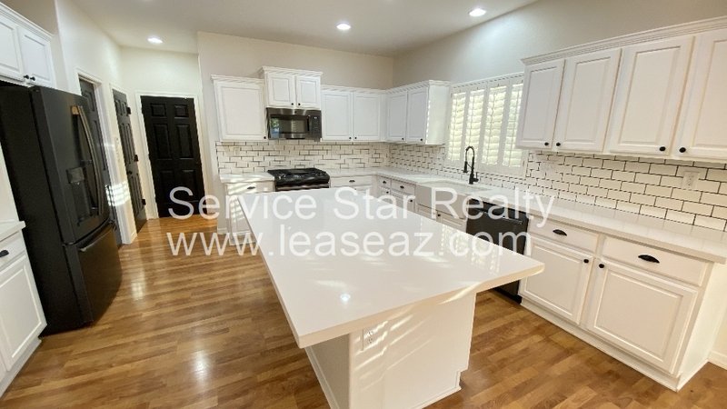 Remodeled 3 Bedroom + Den /  2 WEEKS FREE Rent! property image