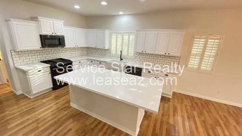 Remodeled 3 Bedroom + Den /  2 WEEKS FREE Rent! property image