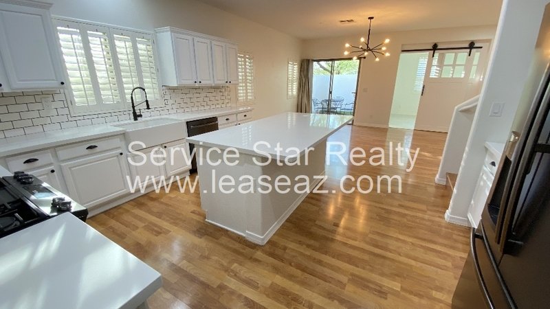 Remodeled 3 Bedroom + Den /  2 WEEKS FREE Rent! property image