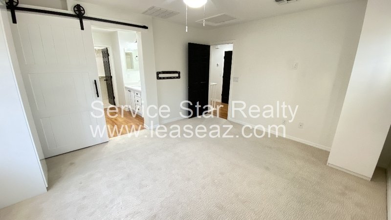 Remodeled 3 Bedroom + Den /  2 WEEKS FREE Rent! property image