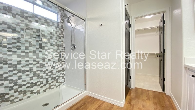 Remodeled 3 Bedroom + Den /  2 WEEKS FREE Rent! property image