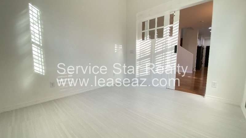 Remodeled 3 Bedroom + Den /  2 WEEKS FREE Rent! property image