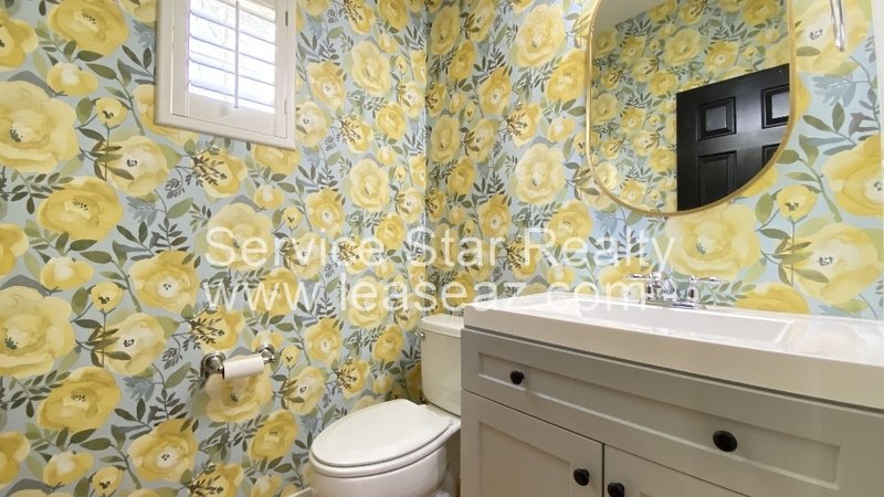 Remodeled 3 Bedroom + Den /  2 WEEKS FREE Rent! property image