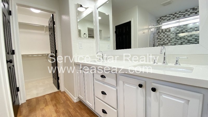 Remodeled 3 Bedroom + Den /  2 WEEKS FREE Rent! property image