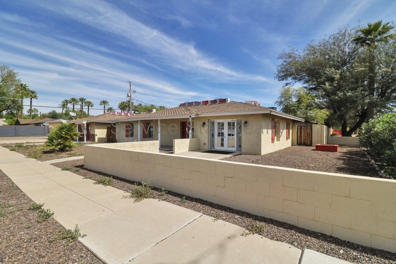 3 Bedroom + 2 Bathroom near Downtown Phoenix property image