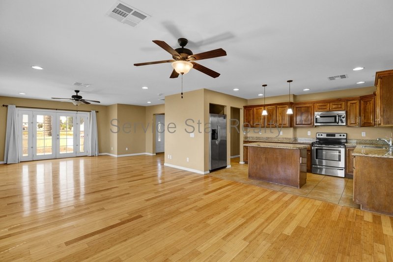 3 Bedroom + 2 Bathroom near Downtown Phoenix property image