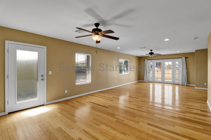 3 Bedroom + 2 Bathroom near Downtown Phoenix property image