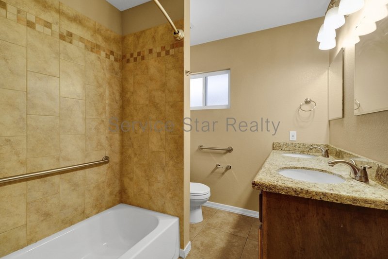 3 Bedroom + 2 Bathroom near Downtown Phoenix property image