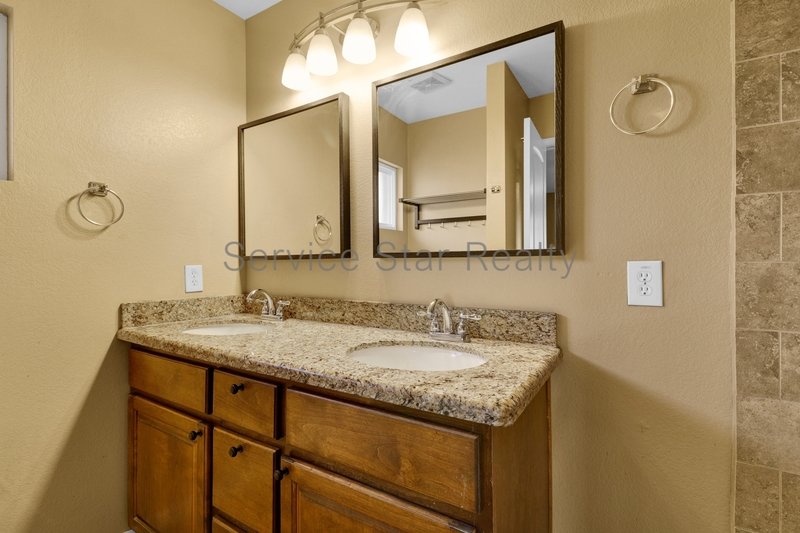 3 Bedroom + 2 Bathroom near Downtown Phoenix property image