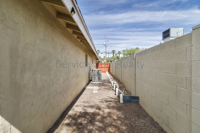 3 Bedroom + 2 Bathroom near Downtown Phoenix property image
