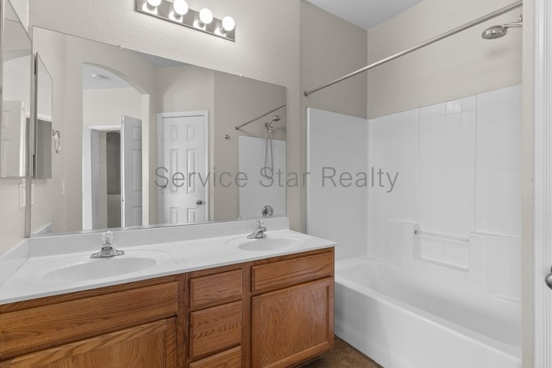 **MOVE IN SPECIAL -- 2 WEEKS FREE RENT!!** property image