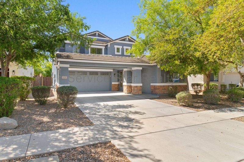 GORGEOUS POWER RANCH 4 BEDROOM WITH GRASS NEXT TO COMMUNITY PARK property image