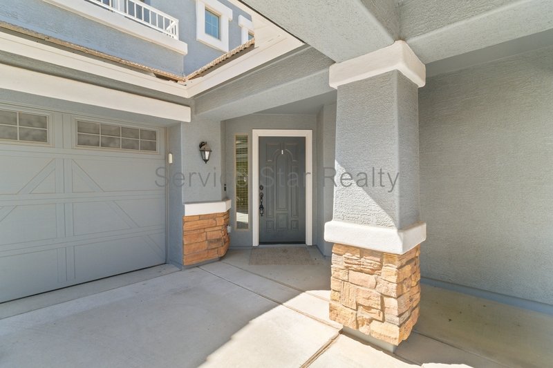 GORGEOUS POWER RANCH 4 BEDROOM WITH GRASS NEXT TO COMMUNITY PARK property image