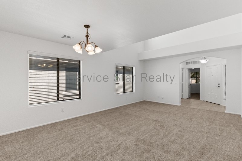 GORGEOUS POWER RANCH 4 BEDROOM WITH GRASS NEXT TO COMMUNITY PARK property image