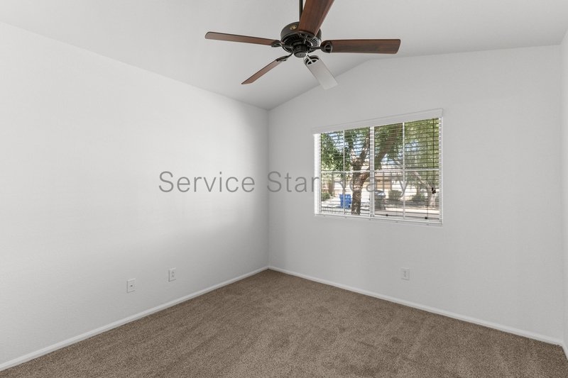 GORGEOUS POWER RANCH 4 BEDROOM WITH GRASS NEXT TO COMMUNITY PARK property image