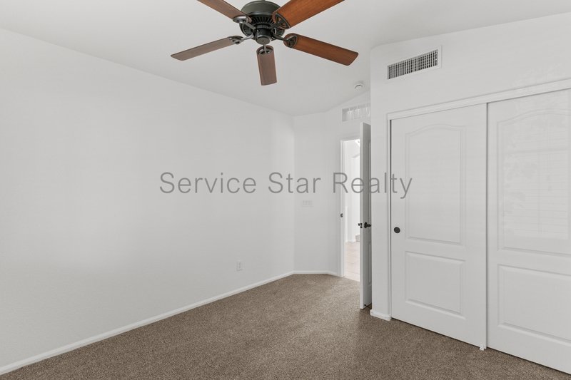 GORGEOUS POWER RANCH 4 BEDROOM WITH GRASS NEXT TO COMMUNITY PARK property image