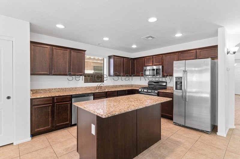 GORGEOUS POWER RANCH 4 BEDROOM WITH GRASS NEXT TO COMMUNITY PARK property image