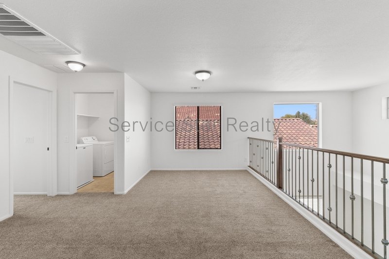 GORGEOUS POWER RANCH 4 BEDROOM WITH GRASS NEXT TO COMMUNITY PARK property image