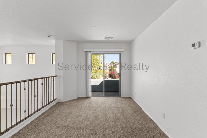 GORGEOUS POWER RANCH 4 BEDROOM WITH GRASS NEXT TO COMMUNITY PARK property image