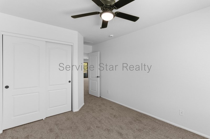 GORGEOUS POWER RANCH 4 BEDROOM WITH GRASS NEXT TO COMMUNITY PARK property image