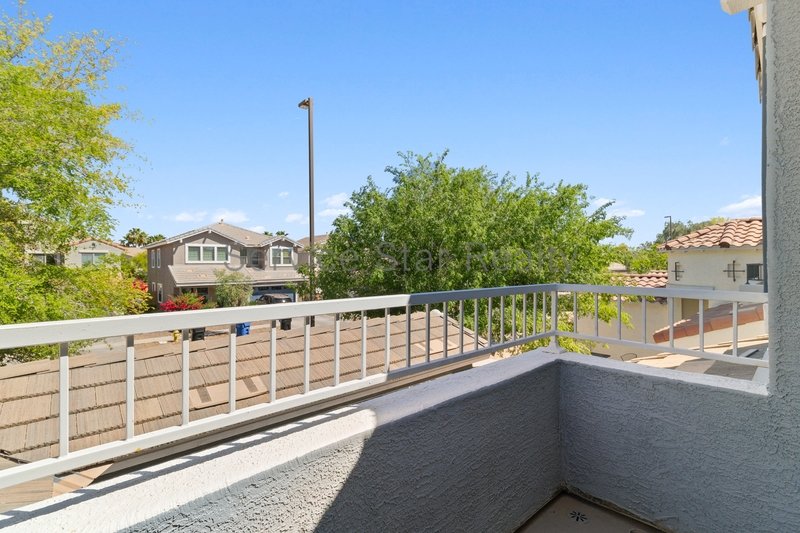 GORGEOUS POWER RANCH 4 BEDROOM WITH GRASS NEXT TO COMMUNITY PARK property image