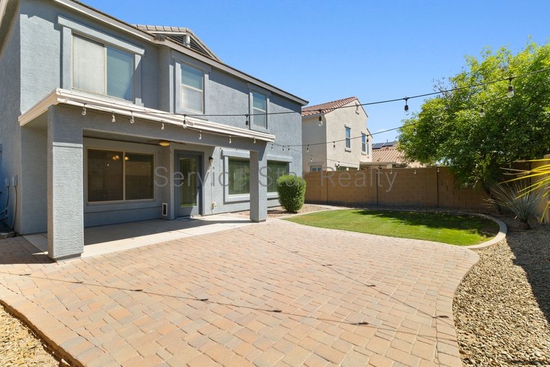 GORGEOUS POWER RANCH 4 BEDROOM WITH GRASS NEXT TO COMMUNITY PARK property image