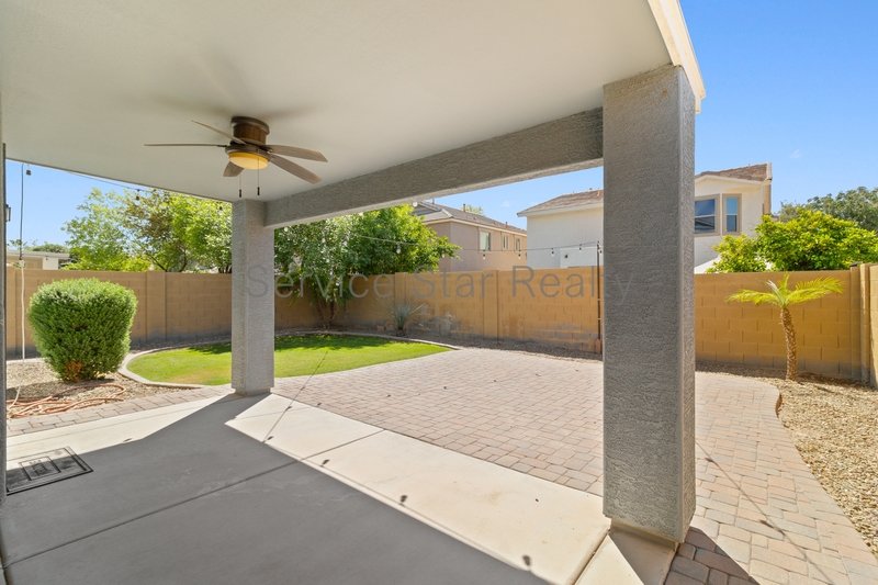 GORGEOUS POWER RANCH 4 BEDROOM WITH GRASS NEXT TO COMMUNITY PARK property image