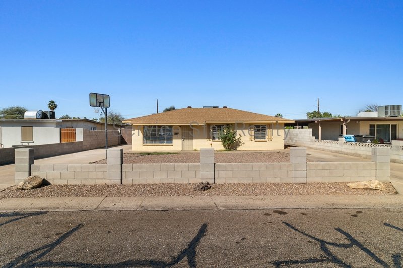 Charming 3 bed 1 bath home coming soon. property image