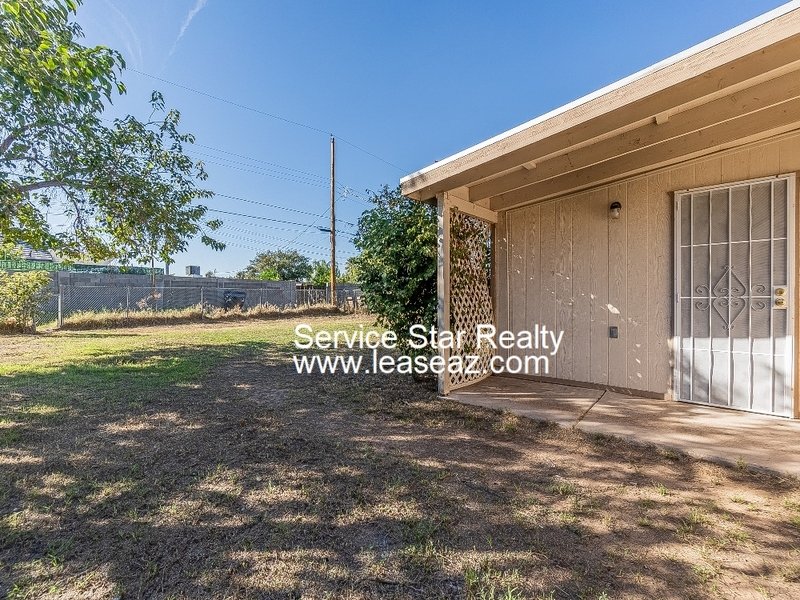 2 Bed 1 Bath on Oversized fenced in lot! property image