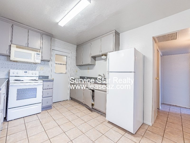 2 Bed 1 Bath on Oversized fenced in lot! property image