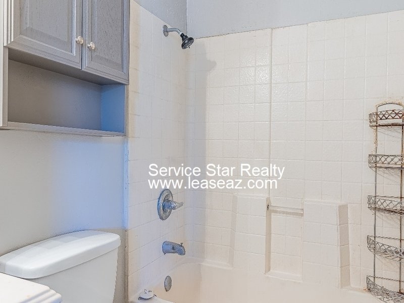 2 Bed 1 Bath on Oversized fenced in lot! property image