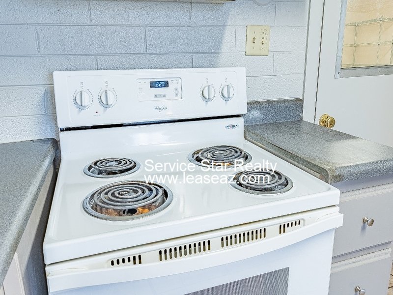 2 Bed 1 Bath on Oversized fenced in lot! property image