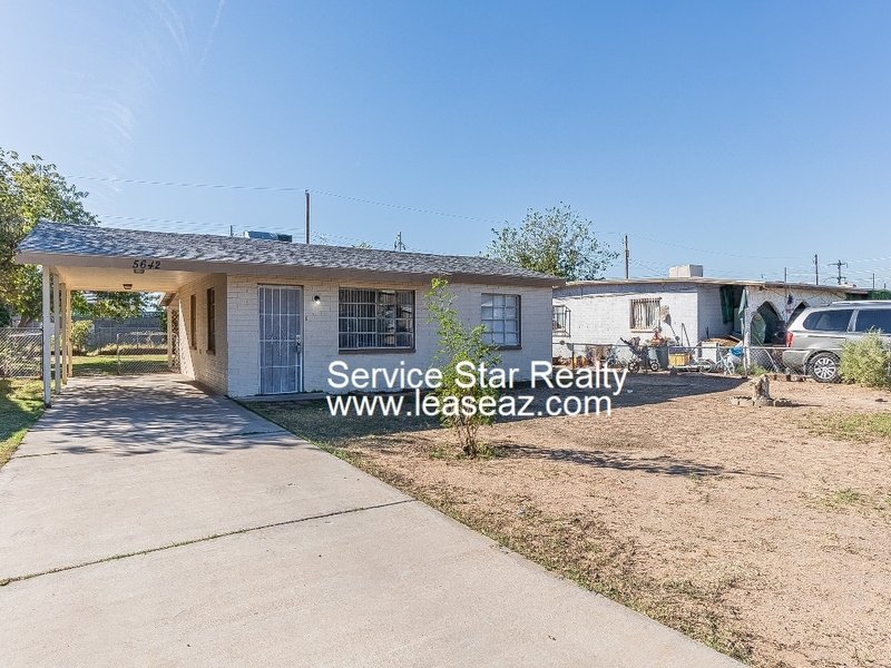 2 Bed 1 Bath on Oversized fenced in lot! property image