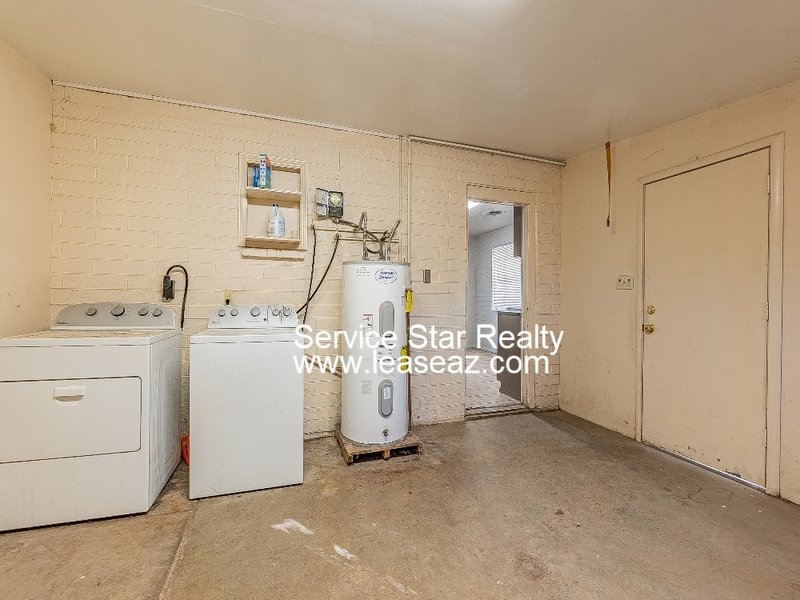 2 Bed 1 Bath on Oversized fenced in lot! property image