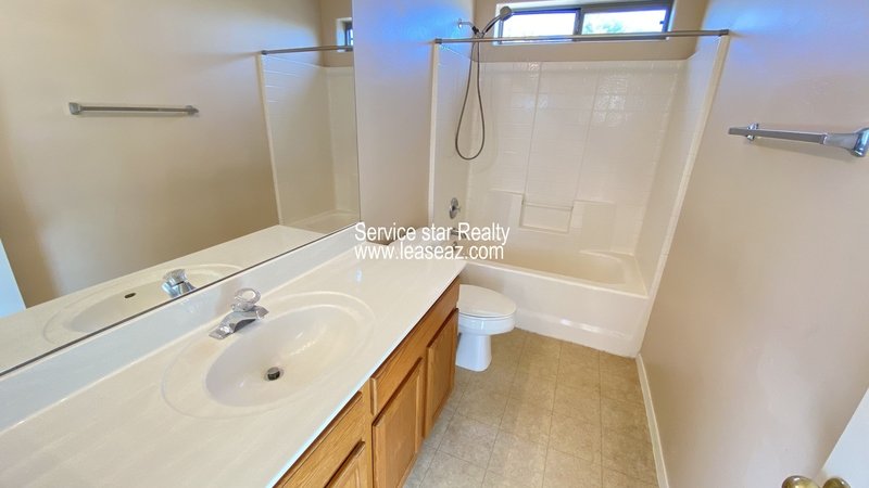 Darling 3bd/2.5ba on Large Cul De Sac Lot property image