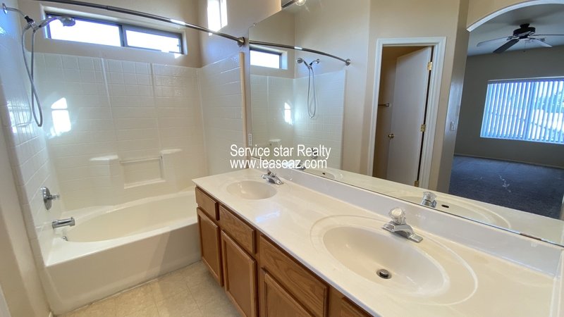 Darling 3bd/2.5ba on Large Cul De Sac Lot property image