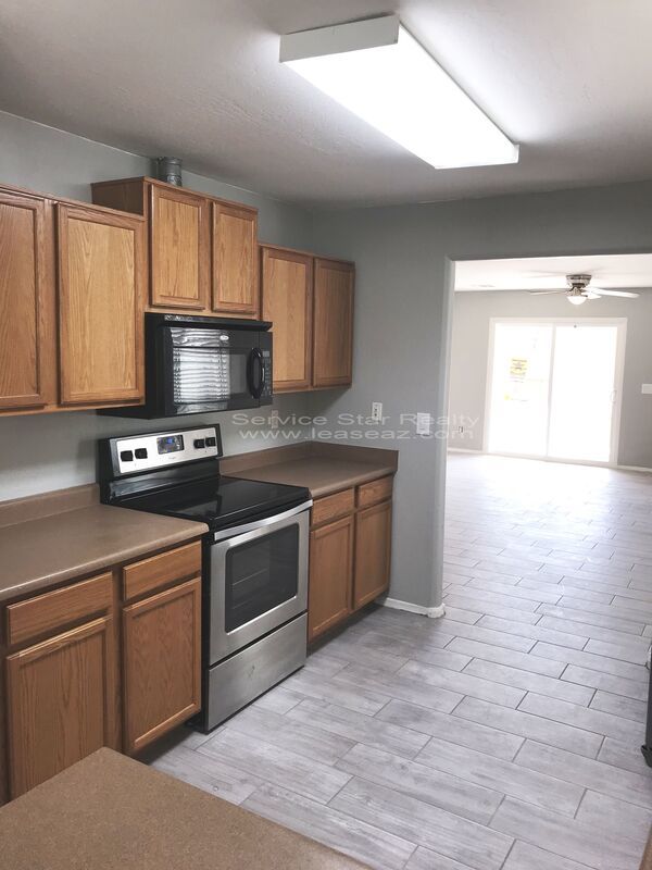 3 WEEKS FREE RENT!!!  4bdrm, 2 bath + Loft property image