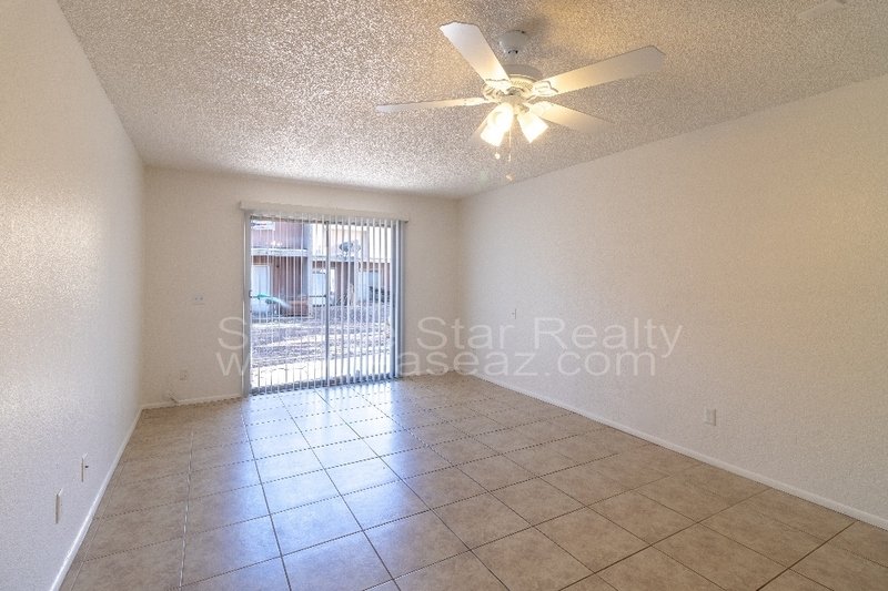 Large 3 bedroom 3 bath near 51 and 101 freeway! property image