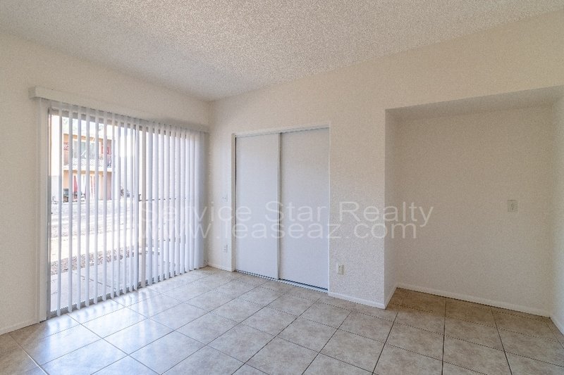 Large 3 bedroom 3 bath near 51 and 101 freeway! property image